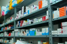 Caída abrupta del 17,4% en la venta de medicamentos y menor producción