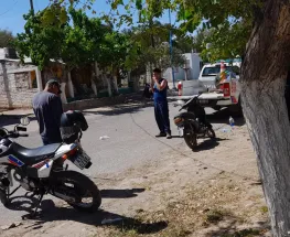 Una mujer cae de su moto y termina en el hospital