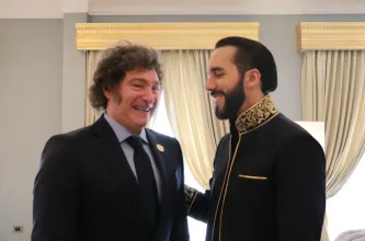 Nayib Bukele llega a la Argentina y se reúne este lunes con Milei