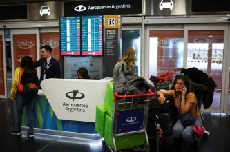 Paros en Aerolíneas Argentinas causan caos y pérdidas económicas en el sector turístico