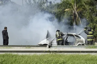 Se incendia un auto y los bomberos logran sofocar las llamas