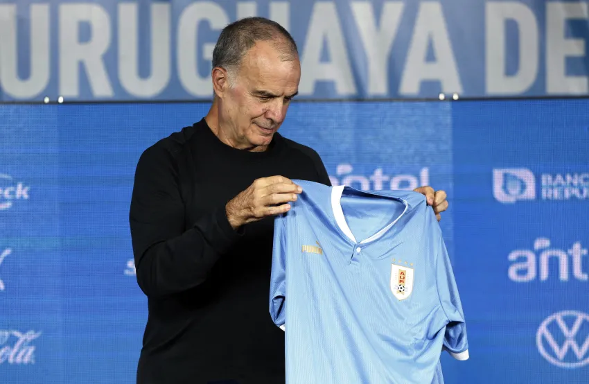 Bielsa nuevo entrenador de Uruguay