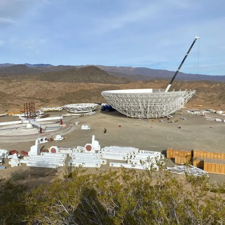 Radiotelescopio CART, proceso de armado del plato la antena. 