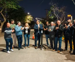 61 familias reciben escrituras y nueva iluminación en el barrio Virgen de Fátima