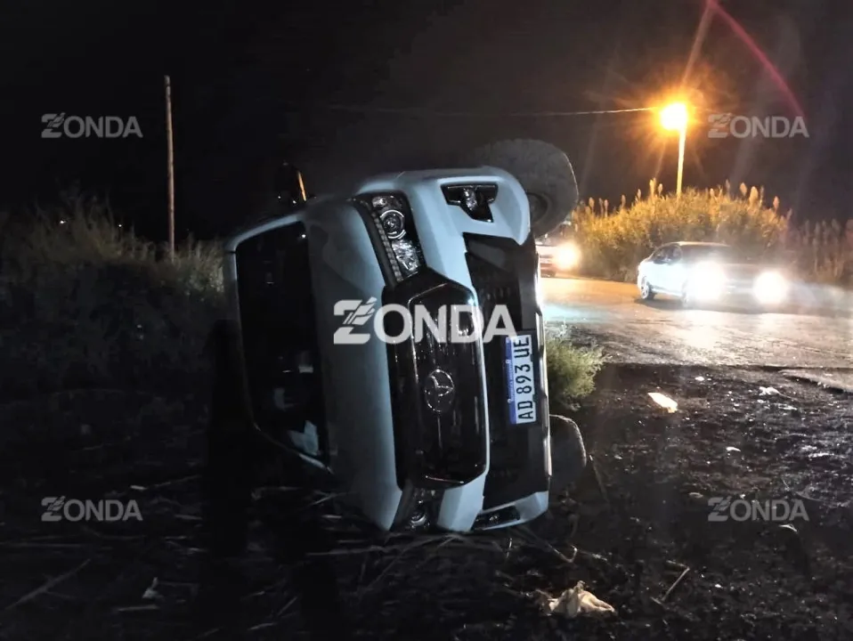 Choque entre un colectivo y una camioneta