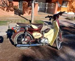 Motociclista choca a una camioneta: estaba estacionada