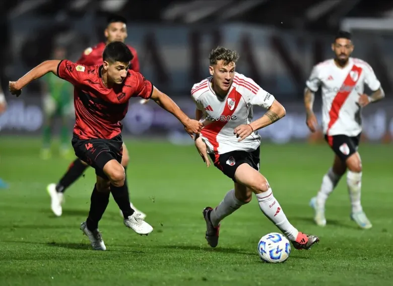 A River le quedó lejos el arco de Platense y también el puntero Vélez