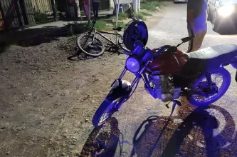 Motociclista toca a un ciclista y termina en el hospital