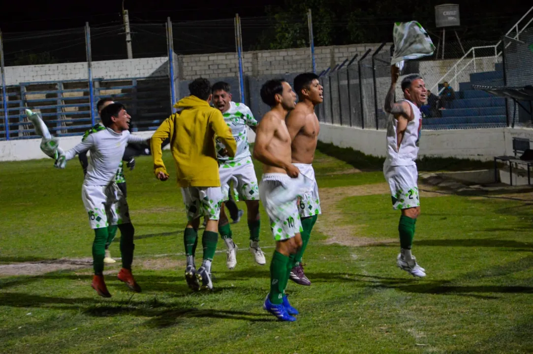 Árbol Verde vuelve a Primera 2.jpg