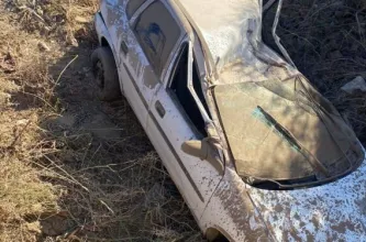 Vuelca con su auto un policía, estaba muy borracho