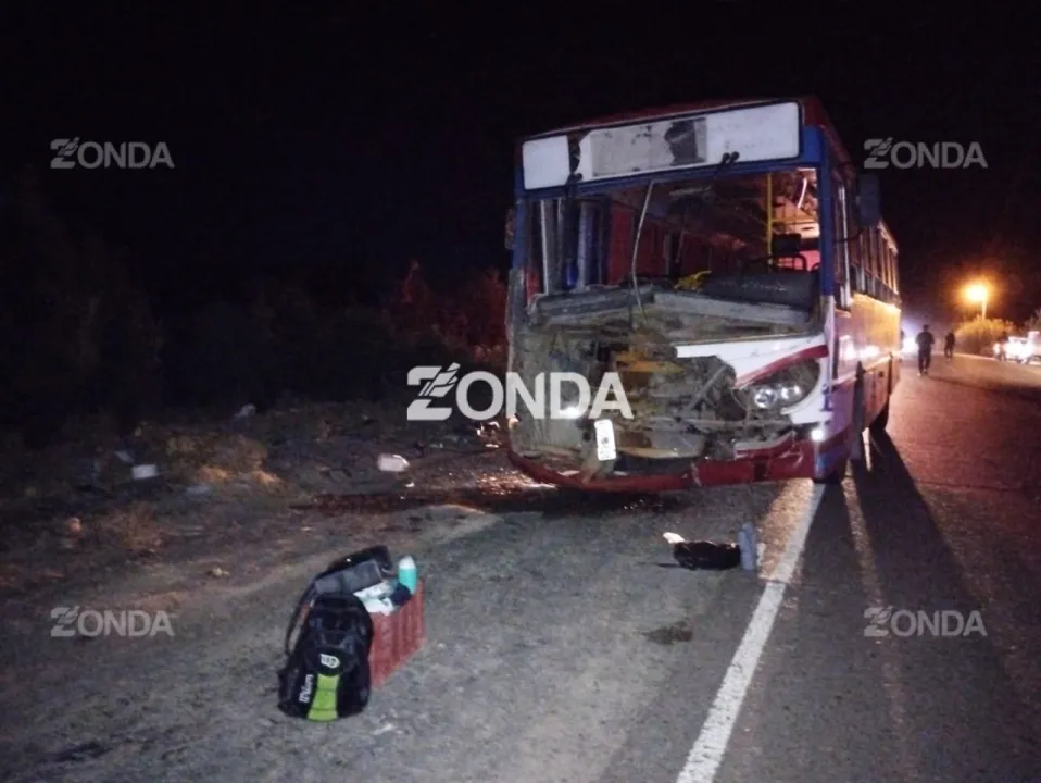 Choque entre un colectivo y una camioneta